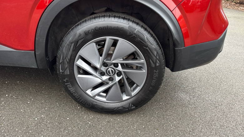 Nissan Qashqai 1.3 DiG-T MH Acenta Premium 5dr Petrol Hatchback